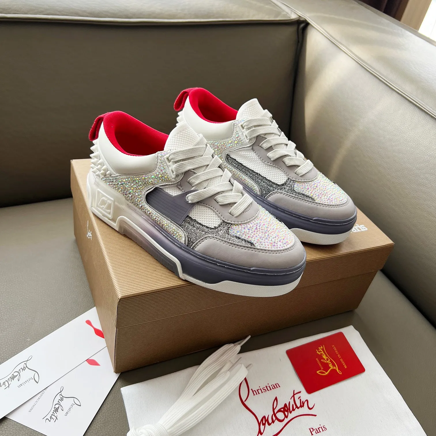 Men's shoes 💰760 🌹🌹🌹̋ Wang Junkai Yang Mi Xu Kai Zhang Jingyi Ding Chengxin Chen Muchi Wang Ziyi Same style Christian Louboutin 2024 [New product] Drill surface ASTROLOUBI lesbian thick-soled sports shoes red-soled shoes perfectly integrate fashion and sports, The fabrics are made of luxurious calfskin, soft suede, smooth satin and laminated leather, and the back is decorated with classic rivets. The interior is blended with a knitted tongue for added durability, breathability and quick-drying comfort. The outsole is made of a combination of EVA foam and imported rubber, and the colorful CL iconic letters on the side of the outsole show the brand's unique style. It is a ceiling-level comfortable skate shoe! ! ! Multiple colors available, currently women’s sizes 35-39 (40 custom made)